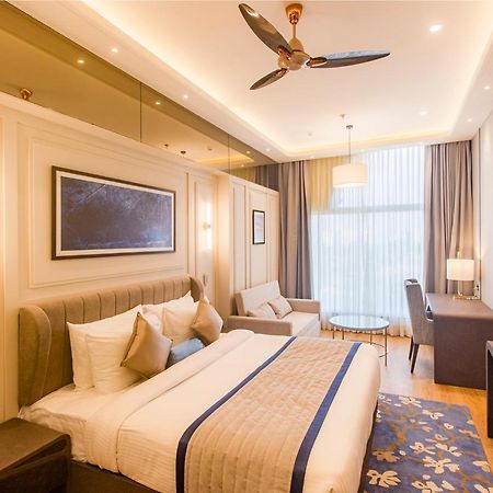 The Cove Wing Hotel Panchkula Bagian luar foto