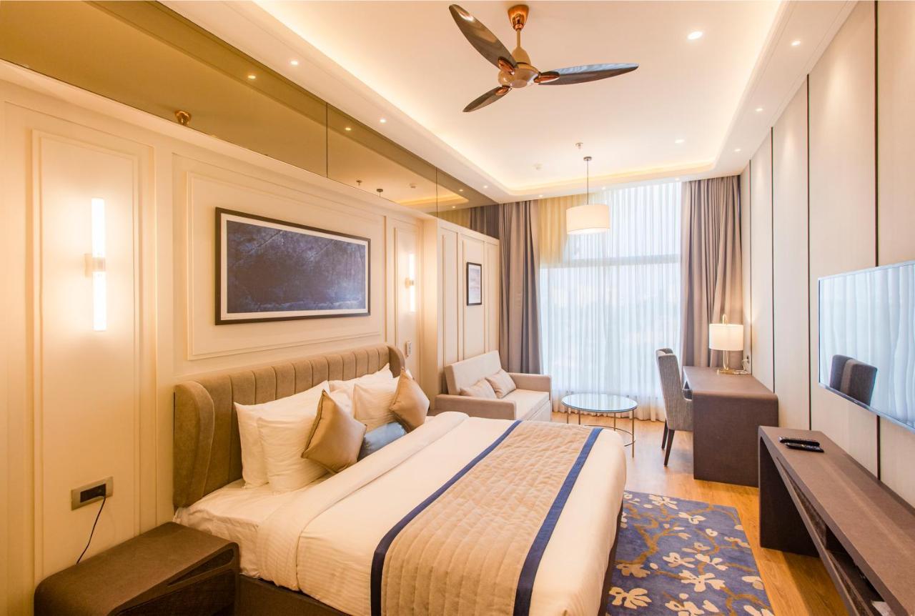 The Cove Wing Hotel Panchkula Bagian luar foto