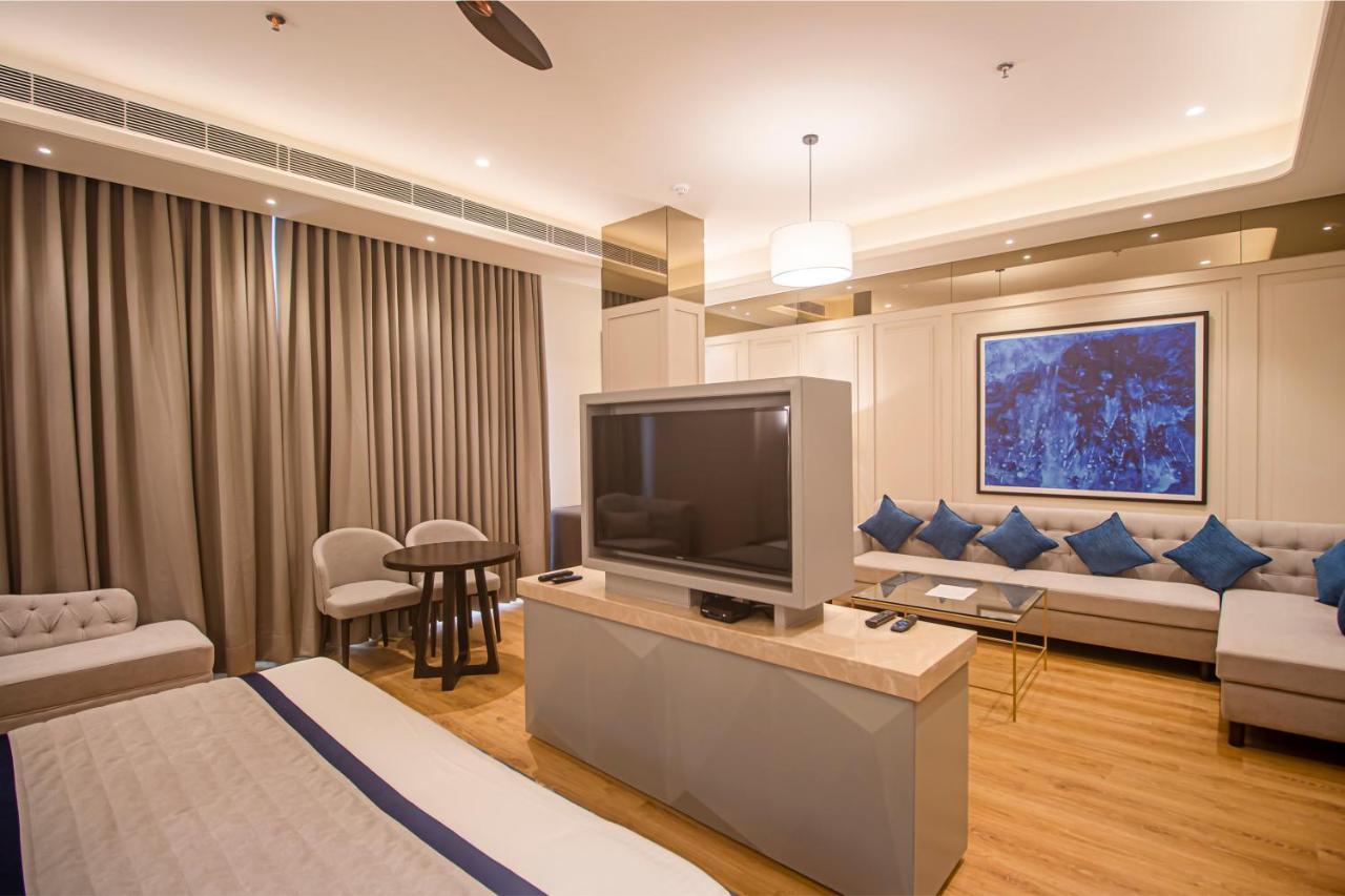The Cove Wing Hotel Panchkula Bagian luar foto