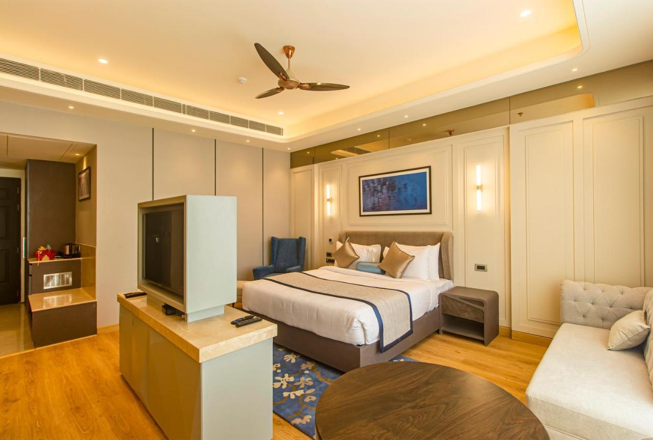The Cove Wing Hotel Panchkula Bagian luar foto